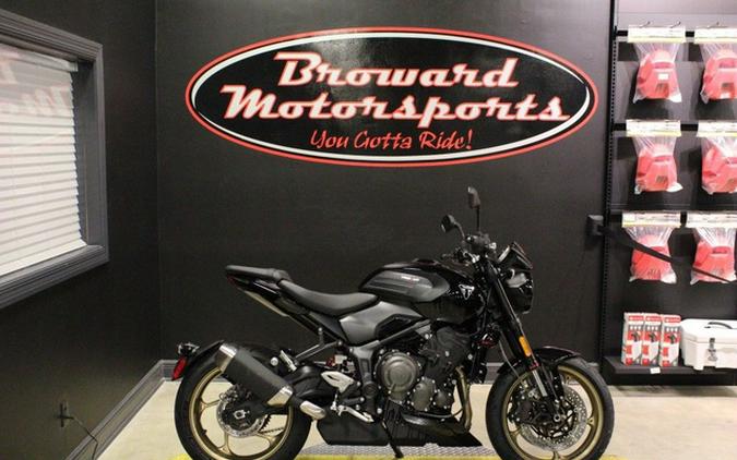 2026 Triumph Trident 800 Jet Black
