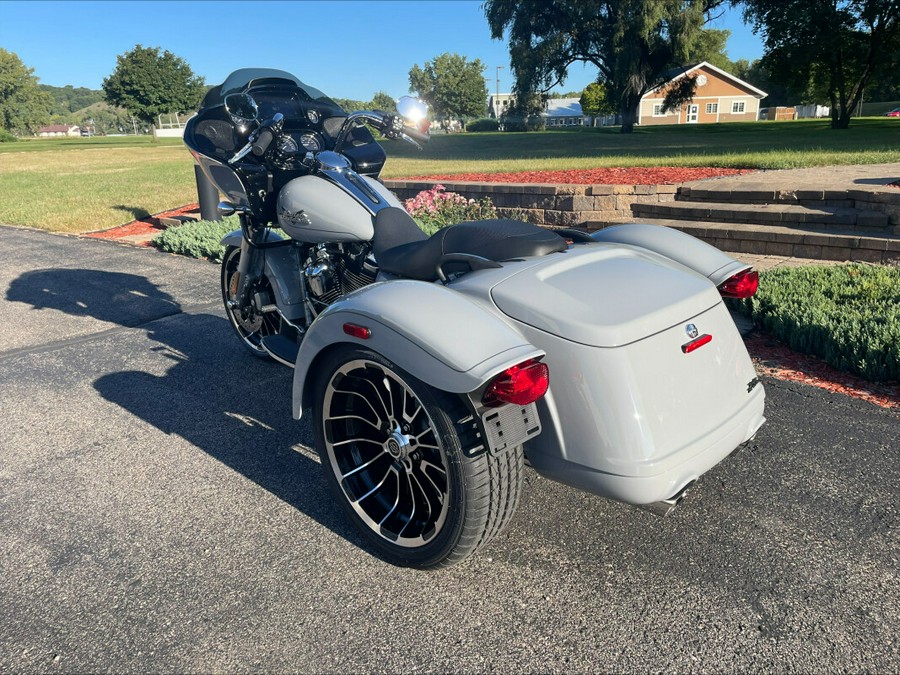 2024 Harley-Davidson Road Glide 3 Billiard Gray