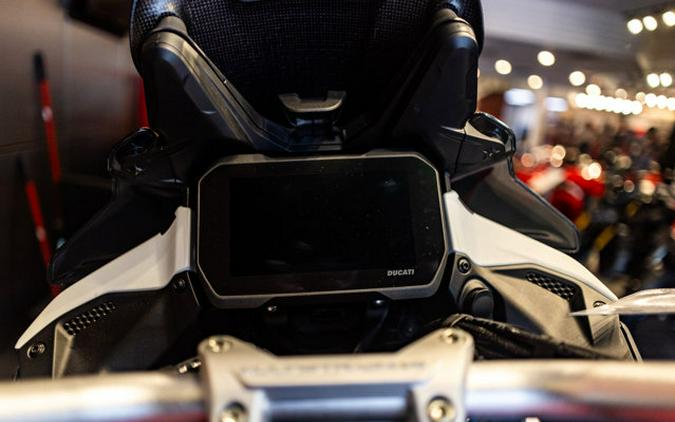 2025 Ducati Multistrada V4 RS