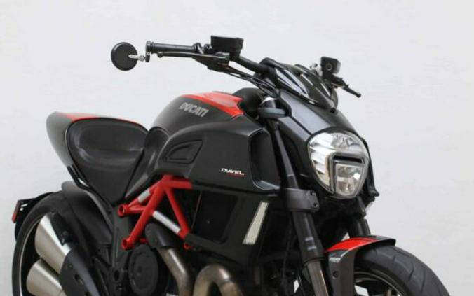 2015 DUCATI DIAVEL CARBON RED – BLACK / RED