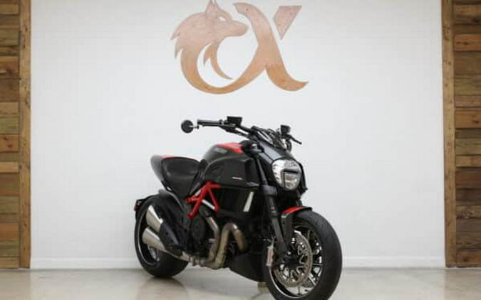 2015 DUCATI DIAVEL CARBON RED – BLACK / RED