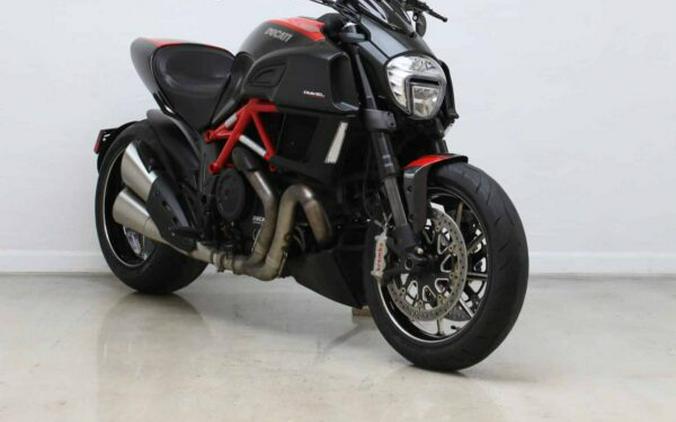 2015 DUCATI DIAVEL CARBON RED – BLACK / RED