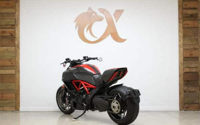 2015 DUCATI DIAVEL CARBON RED – BLACK / RED