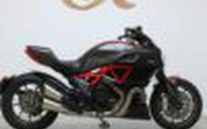 2015 DUCATI DIAVEL CARBON RED – BLACK / RED