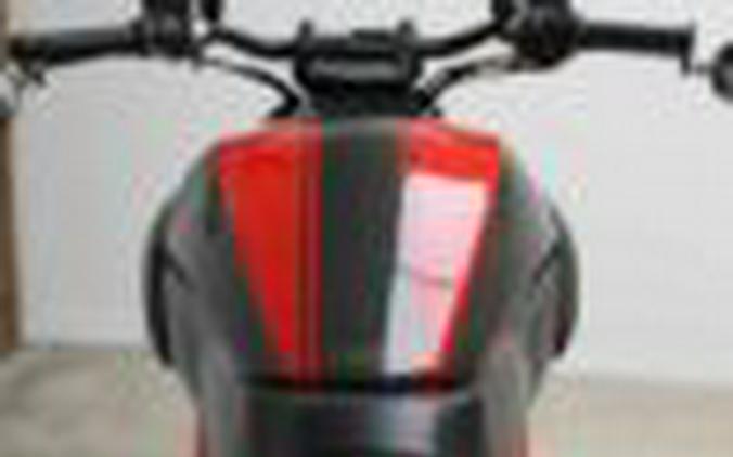 2015 DUCATI DIAVEL CARBON RED – BLACK / RED