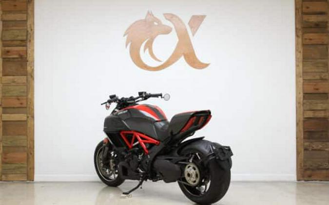 2015 DUCATI DIAVEL CARBON RED – BLACK / RED