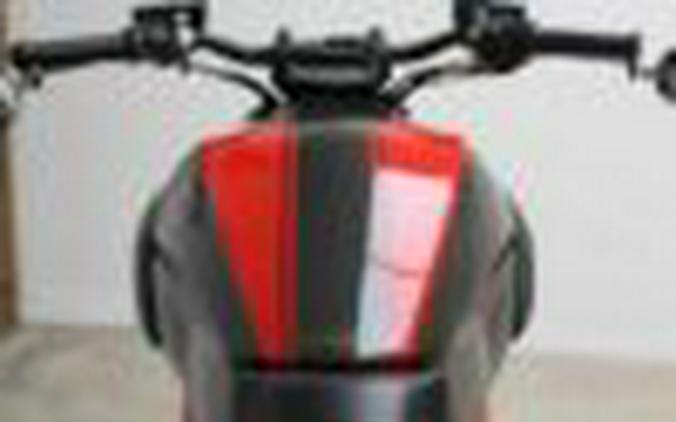 2015 DUCATI DIAVEL CARBON RED – BLACK / RED