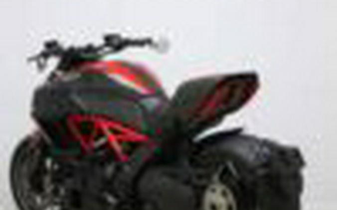 2015 DUCATI DIAVEL CARBON RED – BLACK / RED