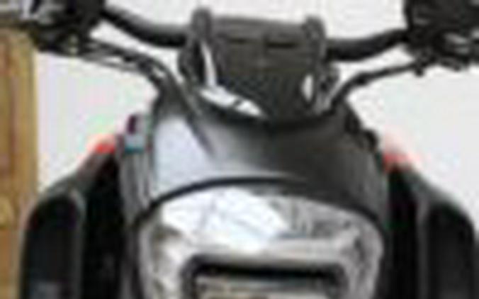 2015 DUCATI DIAVEL CARBON RED – BLACK / RED