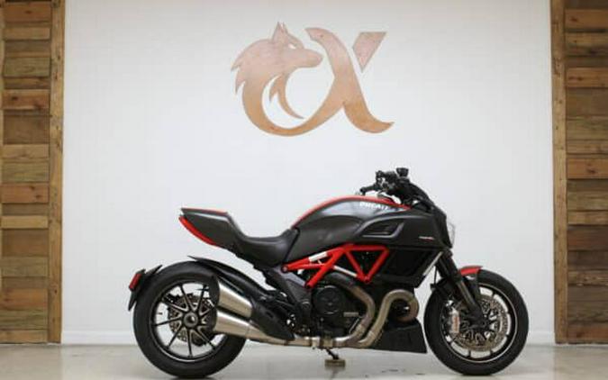 2015 DUCATI DIAVEL CARBON RED – BLACK / RED