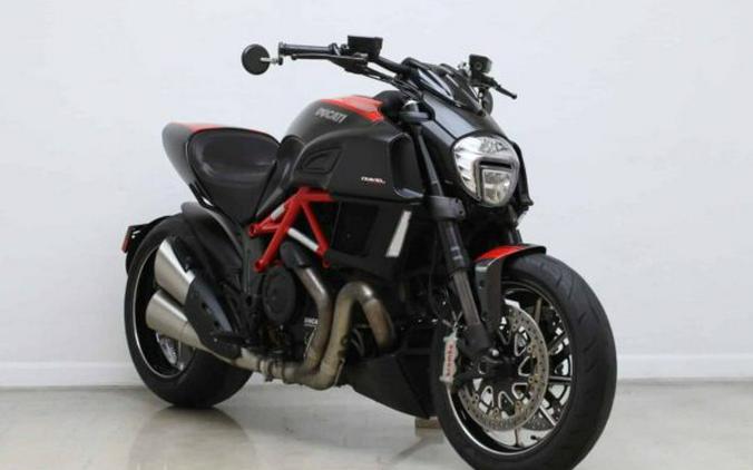 2015 DUCATI DIAVEL CARBON RED – BLACK / RED