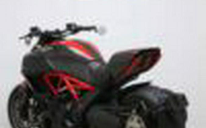 2015 DUCATI DIAVEL CARBON RED – BLACK / RED