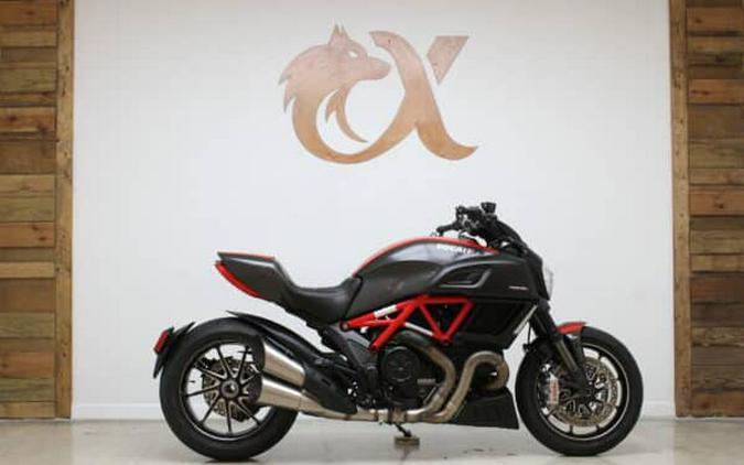 2015 DUCATI DIAVEL CARBON RED – BLACK / RED