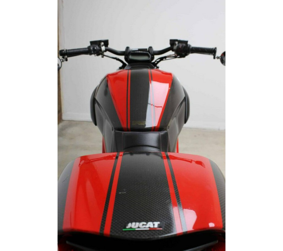 2015 DUCATI DIAVEL CARBON RED – BLACK / RED