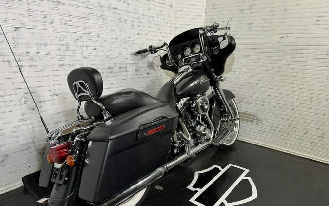 2006 Harley-Davidson Street Glide® w/ 21” Wheel, Bars, and white walls!