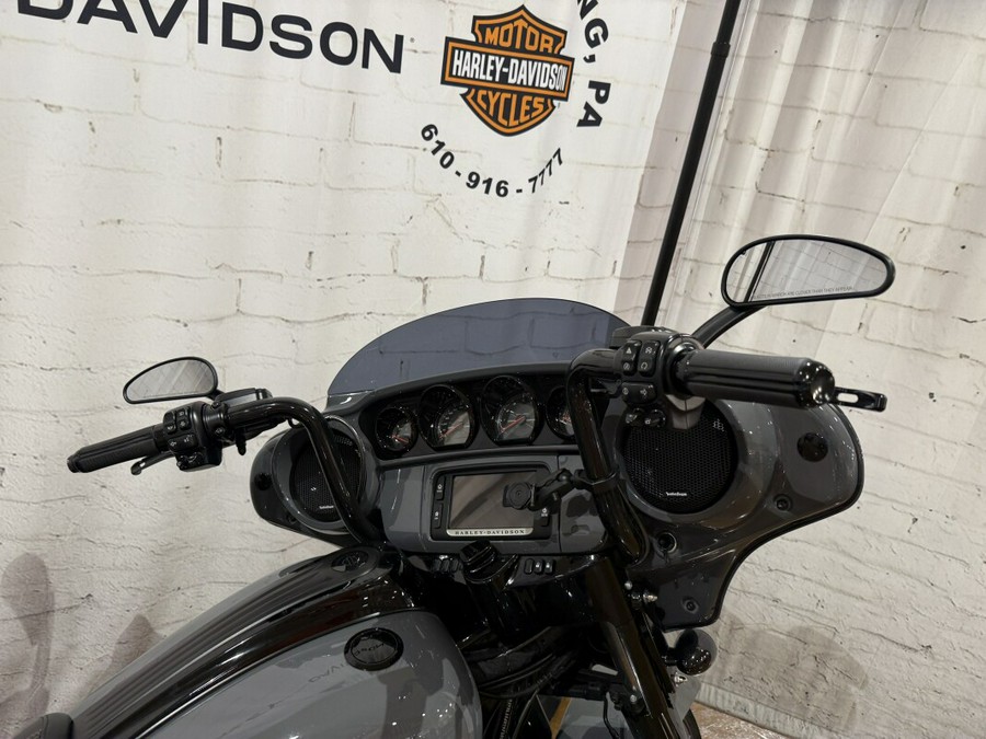 2018 Harley-Davidson® CVO™ Street Glide® FLHXSE Gunship Gray