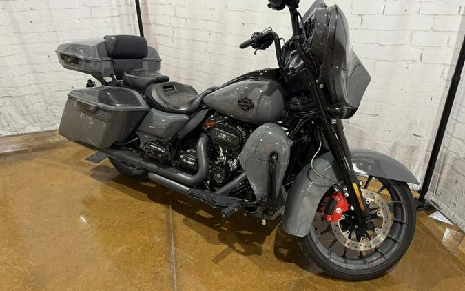 2018 Harley-Davidson® CVO™ Street Glide® FLHXSE Gunship Gray