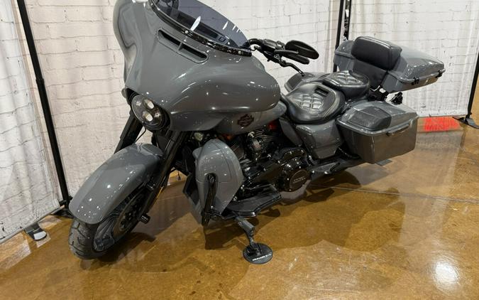 2018 Harley-Davidson® CVO™ Street Glide® FLHXSE Gunship Gray