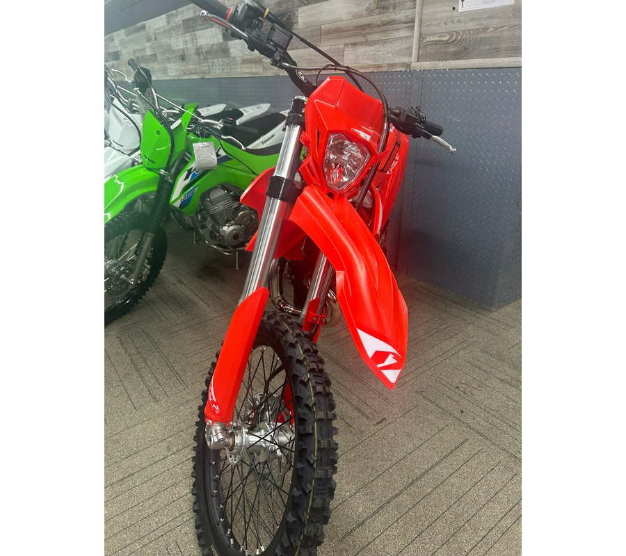 2027 BETA Xtrainer 300