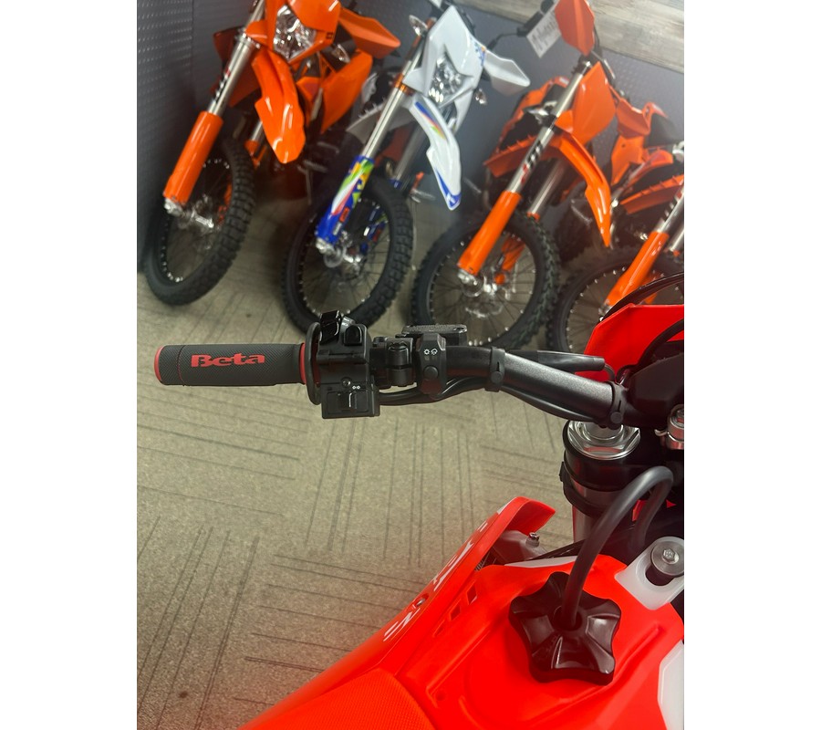 2027 BETA Xtrainer 300