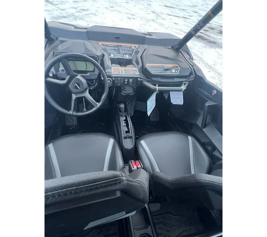 2025 Can-Am® Commander MAX XT 700