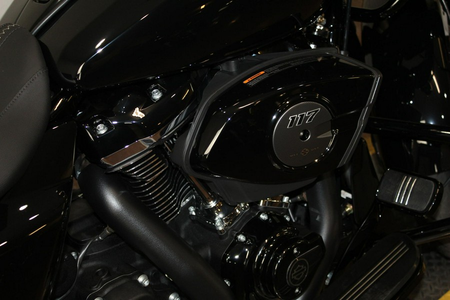 2026 Harley-Davidson® Road Glide® VIVID BLACK