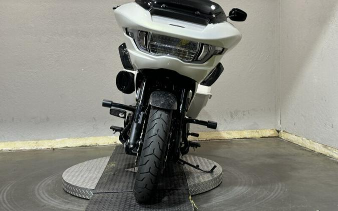 Harley-Davidson CVO™ Road Glide® ST 2024 FLTRXSTSE 84457365DT GOLDEN WHT PRL
