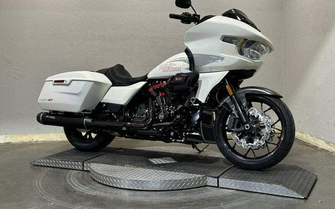 Harley-Davidson CVO™ Road Glide® ST 2024 FLTRXSTSE 84457365DT GOLDEN WHT PRL