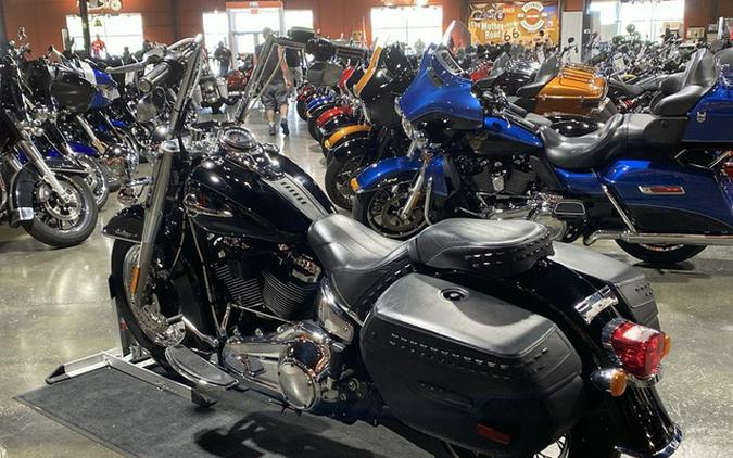 2020 Harley-Davidson Softail FLHC - Heritage Classic