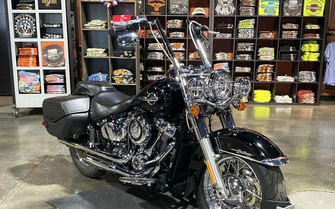 2020 Harley-Davidson Softail FLHC - Heritage Classic