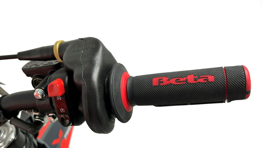 2027 BETA Xtrainer 300 Low Boy