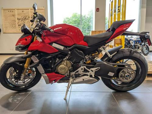 2020 Ducati Streetfighter V4 S Review (25 Fast Facts)