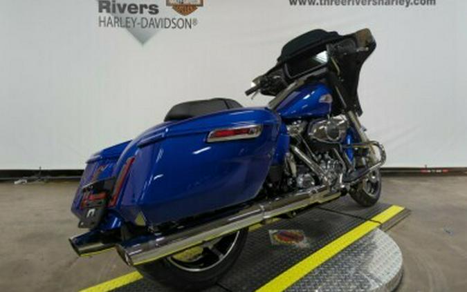 2024 Harley-Davidson® Street Glide® Blue Burst Chrome Trim