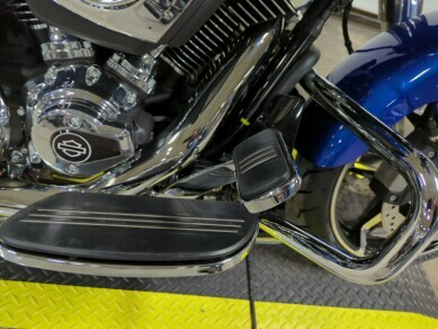 2024 Harley-Davidson® Street Glide® Blue Burst Chrome Trim