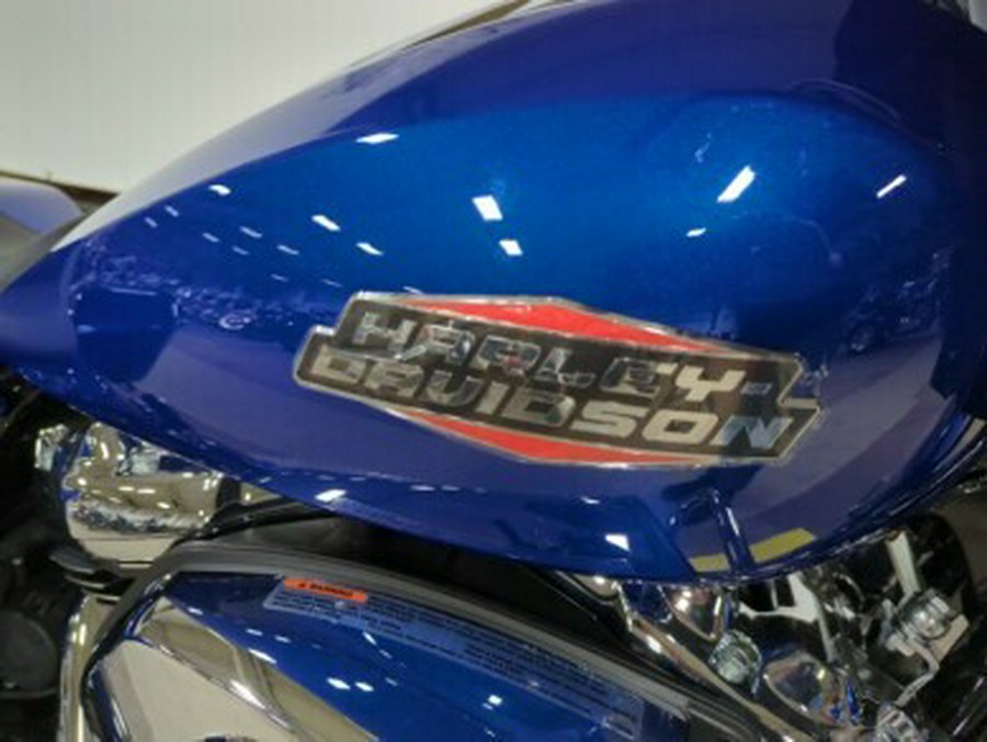 2024 Harley-Davidson® Street Glide® Blue Burst Chrome Trim