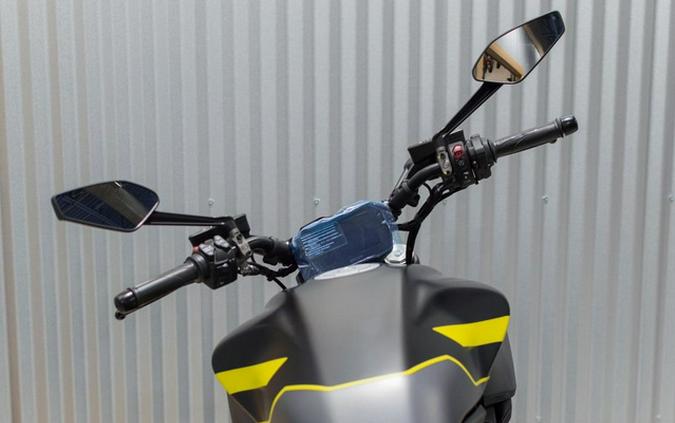 2026 Ducati Diavel V4 Black Roadster