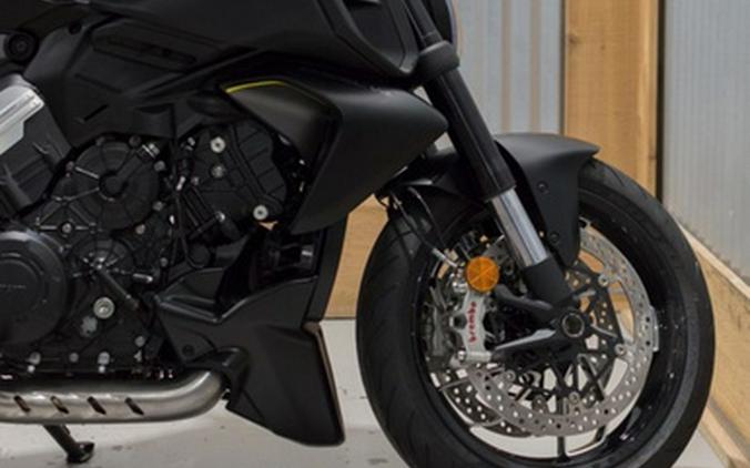 2026 Ducati Diavel V4 Black Roadster