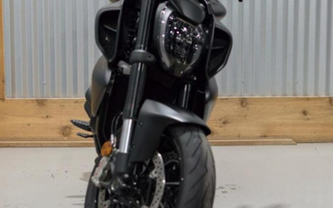 2026 Ducati Diavel V4 Black Roadster