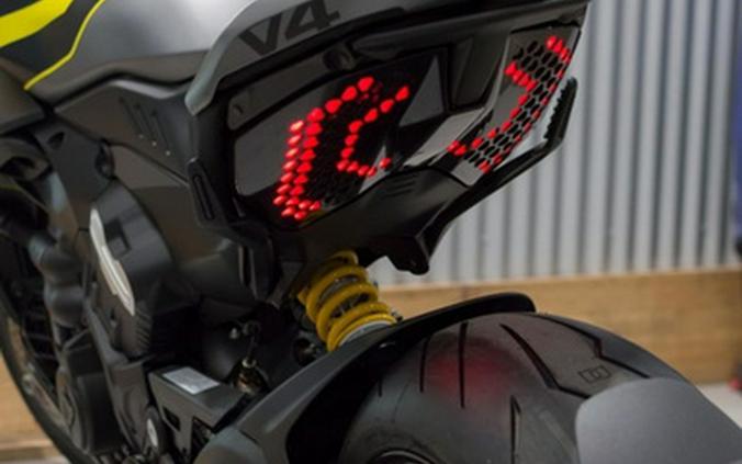 2026 Ducati Diavel V4 Black Roadster