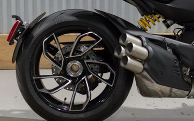 2026 Ducati Diavel V4 Black Roadster