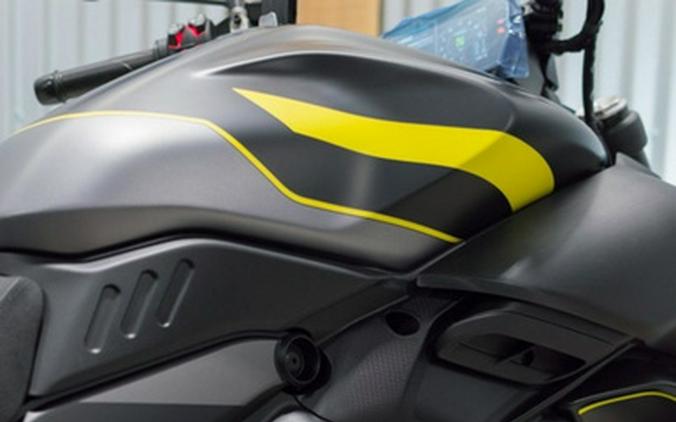 2026 Ducati Diavel V4 Black Roadster