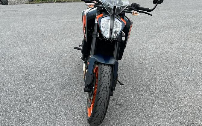 2023 KTM 890 Duke R