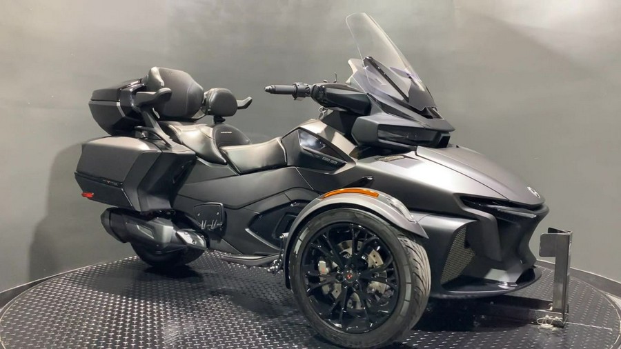 2022 Can-Am® Spyder RT Limited Dark Wheels