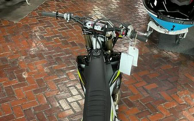 2025 Triumph TF 450-RC Edition Jet Black/Pure White