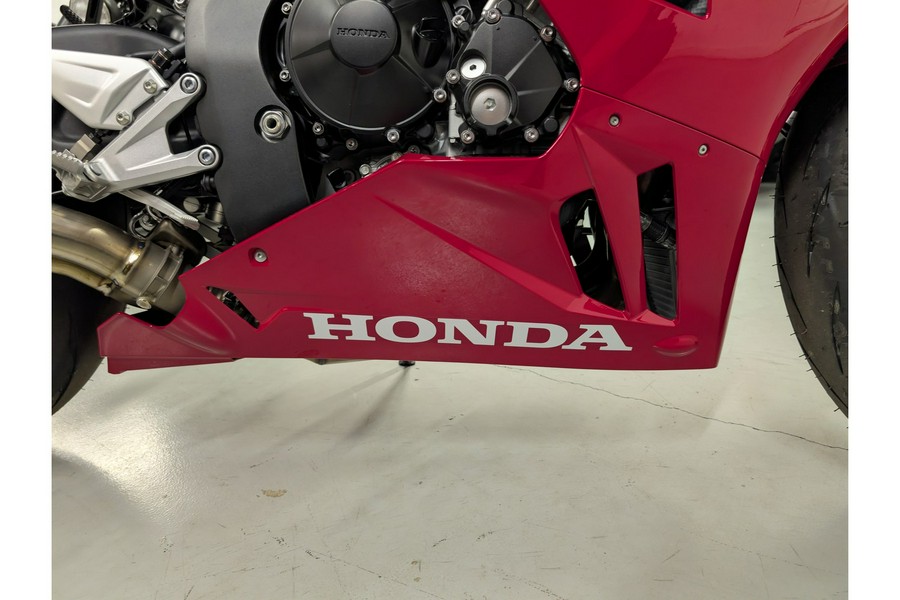 2025 Honda CBR1000RR-R Fireblade SP