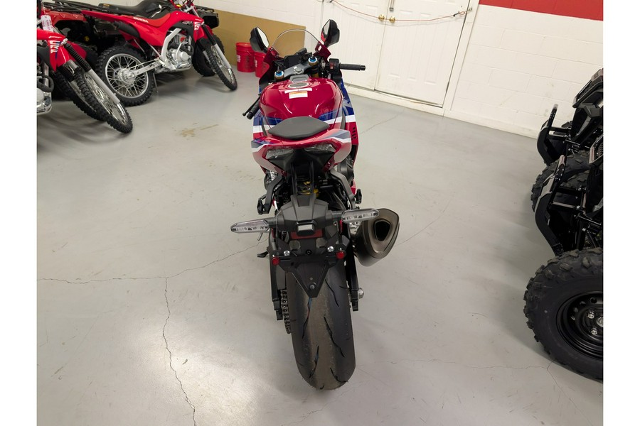 2025 Honda CBR1000RR-R Fireblade SP
