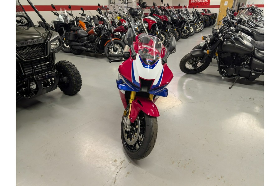 2025 Honda CBR1000RR-R Fireblade SP