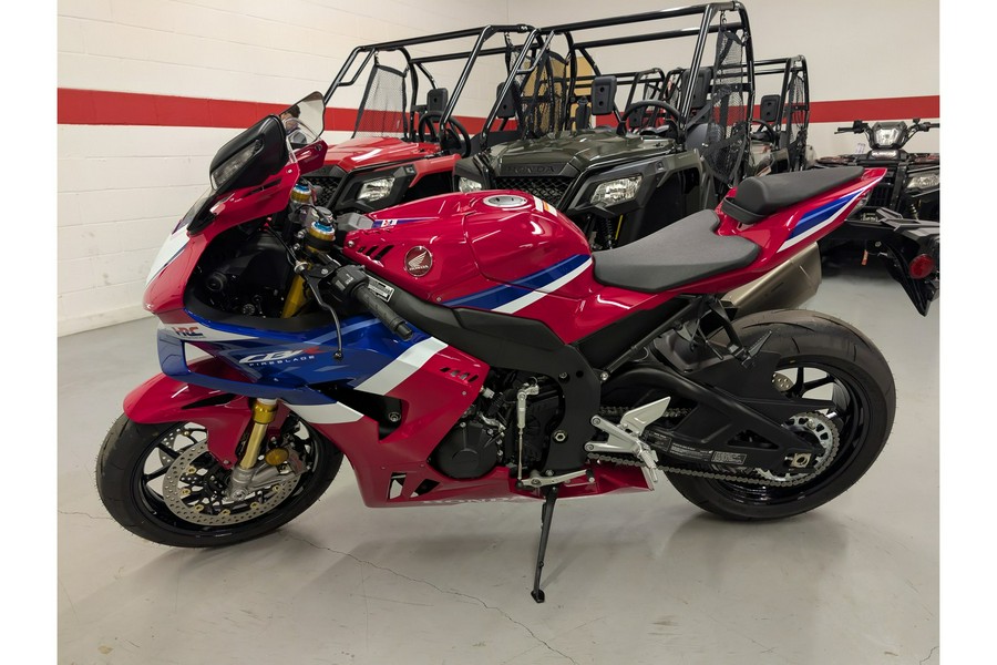 2025 Honda CBR1000RR-R Fireblade SP