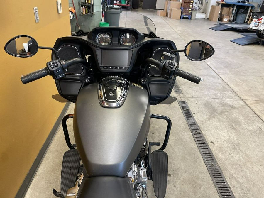 2021 Indian Motorcycle® Challenger® Titanium Smoke