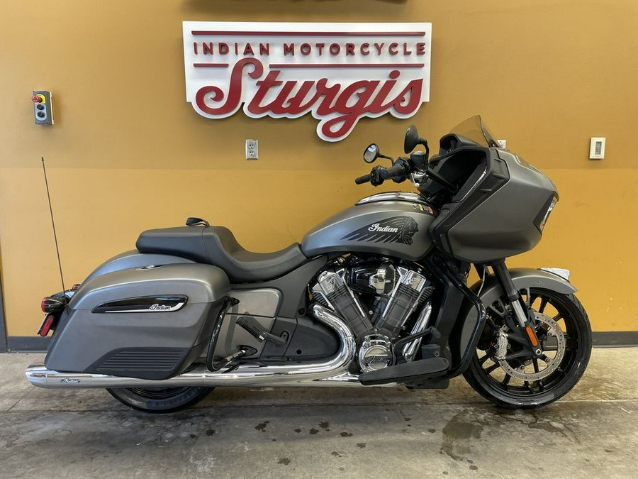 2021 Indian Motorcycle® Challenger® Titanium Smoke